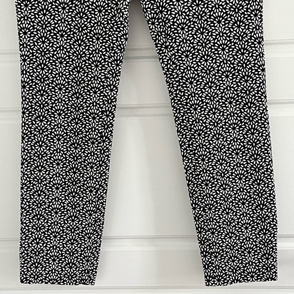 Banana Republic Sloan Crop Ankle Length Pants Slacks Black White Floral New 2 - Picture 3 of 12